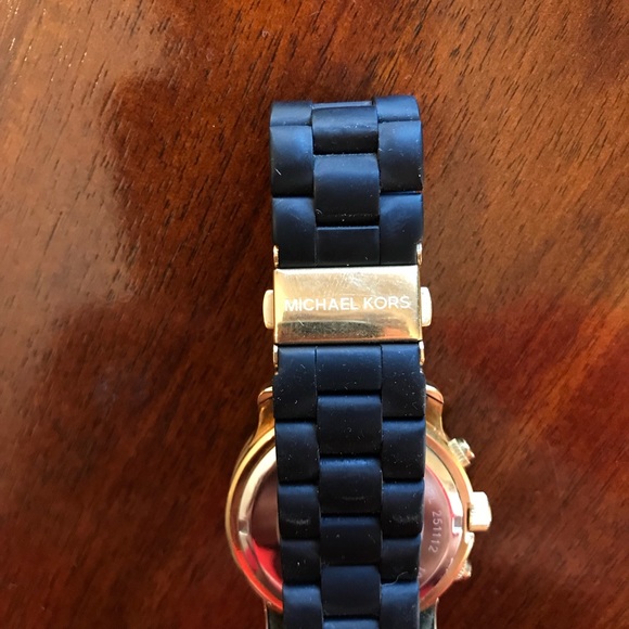 Michael Kors - Picture 2 of 3